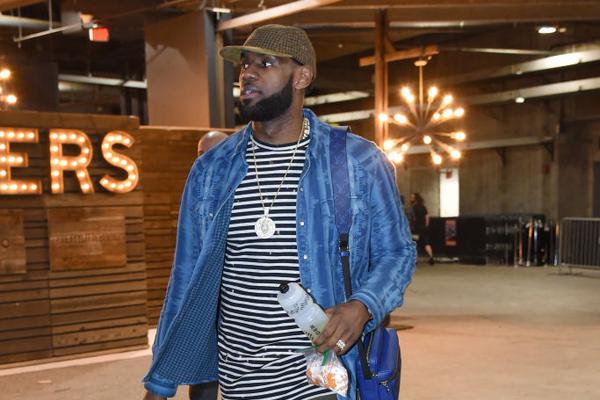 倒钩踢到对手面部被罚下，安东尼：我想赢，这是一个无意动作（倒钩误中对手脸部吃红牌，安东尼：只想赢，并非故意）