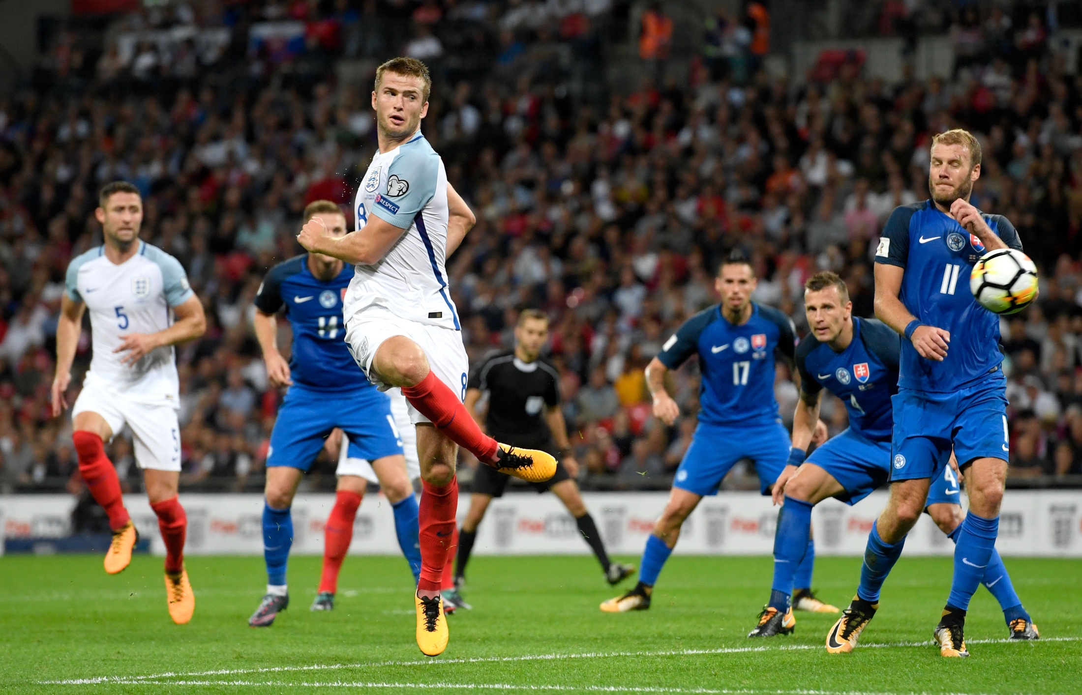 记者：虽然B费有伤在身，但仍然会出战今天与西汉姆的比赛（记者：B费虽有伤，今日仍将出战对阵西汉姆的比赛）