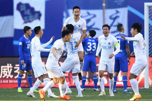 快船末节防守稳定，数据表现突出（快船末节防线稳固，数据抢眼）