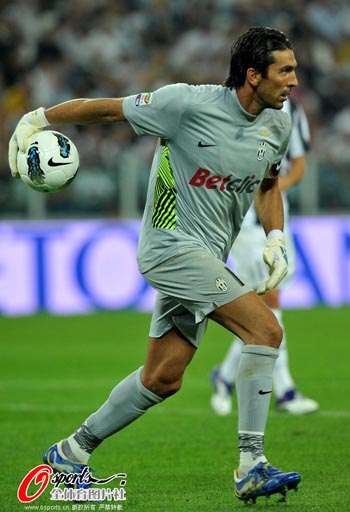 米体：托蒂被前妻指控留小女儿独自在家，检方认为指控不成立（米体：前妻控托蒂让小女儿独自在家，检方认定指控不成立）