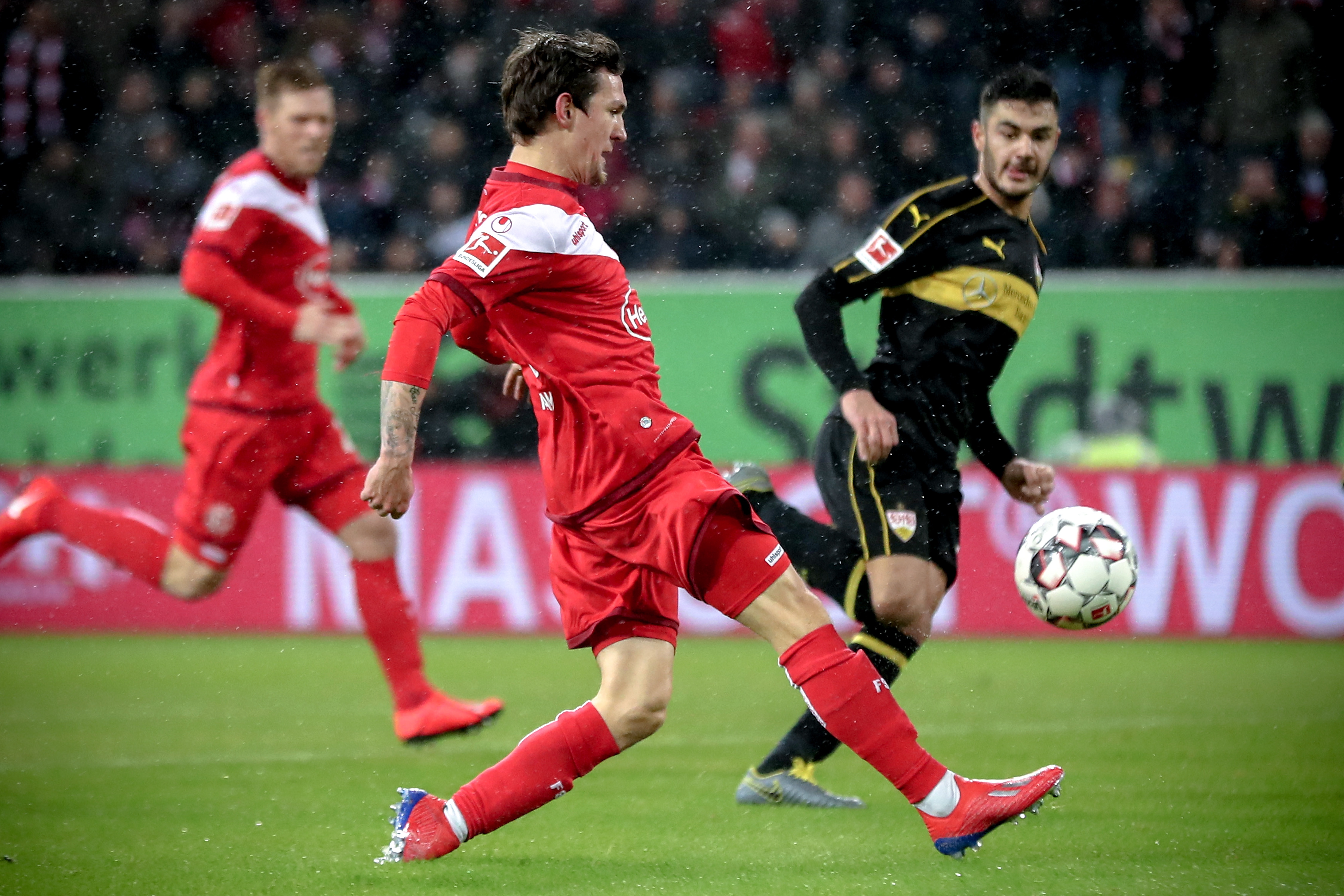 国王杯半场：姆巴佩点射+造乌龙，皇马暂2-0塔拉维亚（国王杯半场战报：姆巴佩点球破门又造乌龙，皇马暂2-0领先塔拉维亚）