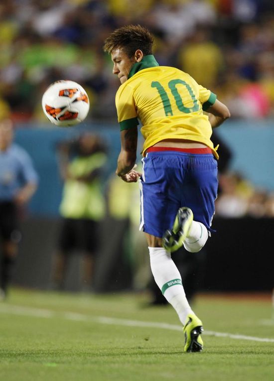 5万名民众齐聚现场，庆祝挪威队自98年以来首次晋级世界杯（5万球迷涌入现场，欢庆挪威队自1998年以来首度闯入世界杯决赛圈）