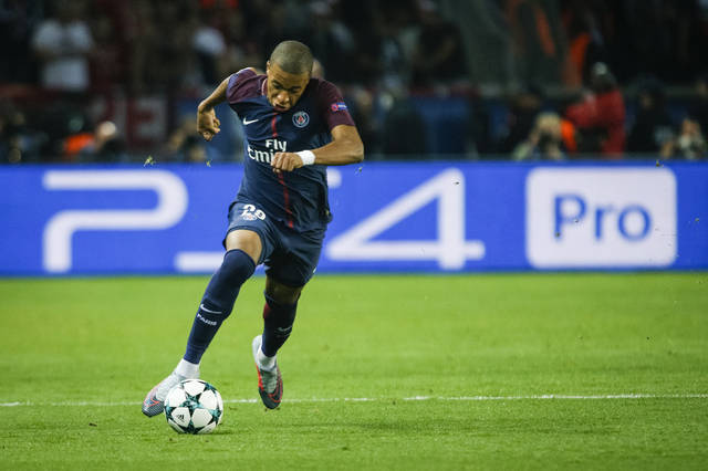 ESPN：曼联重点关注边翼卫引援，并且有7名中场目标（ESPN称曼联优先补强边翼卫，锁定7位中场候选）